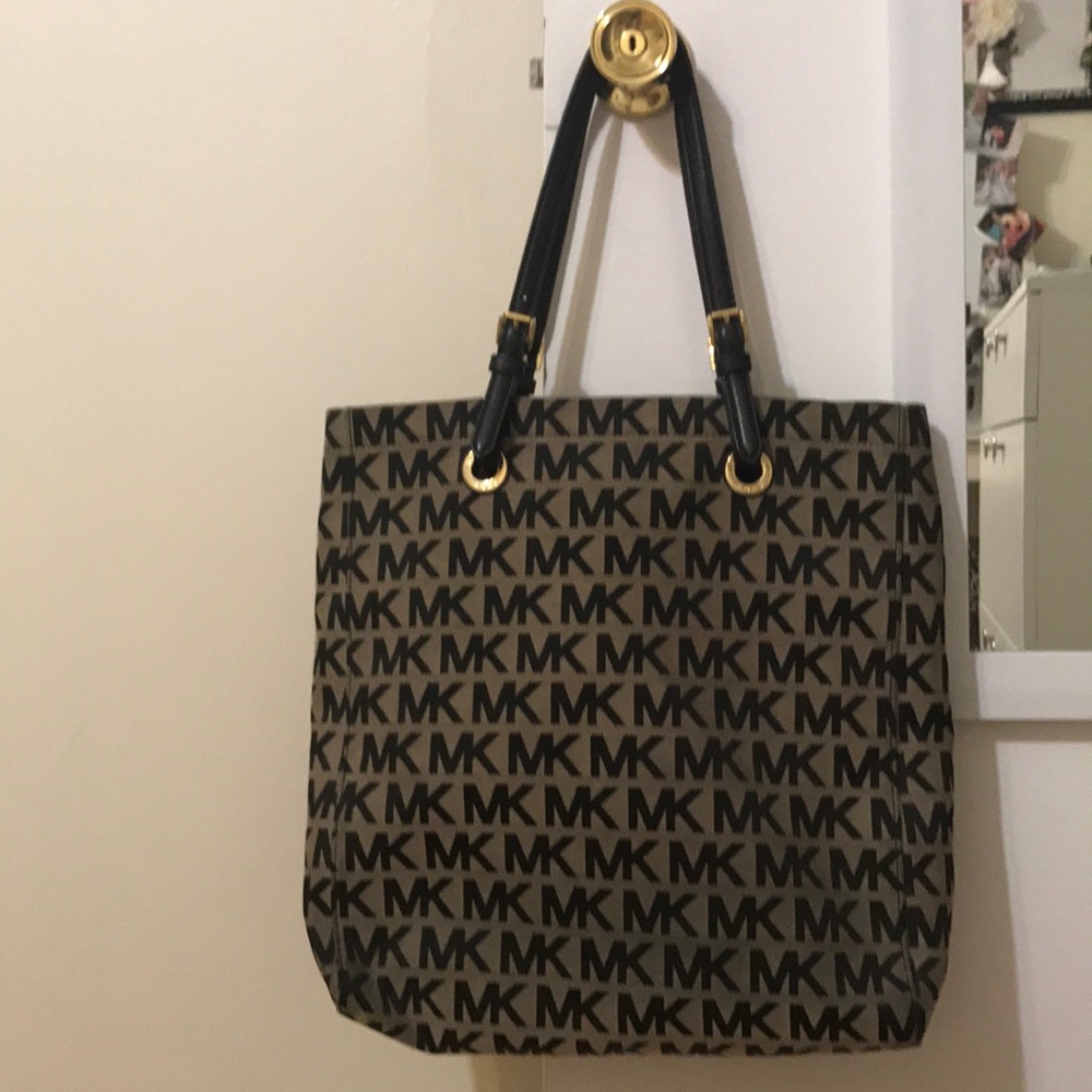 Michael Kors Jet Set Logo Shoulder Bag